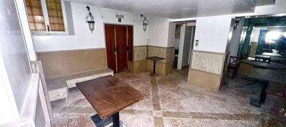 100m² Commercial property in Venice, Italy No. 230440 23