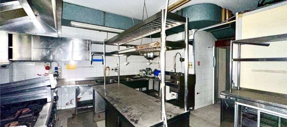 100m² Commercial property in Venice, Italy No. 230440 34