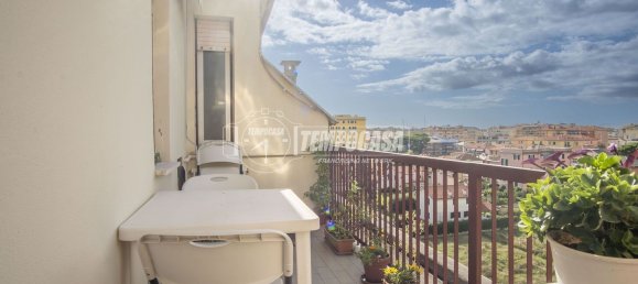 3-salle Appartement à Lavagna, Italy No. 165057 2