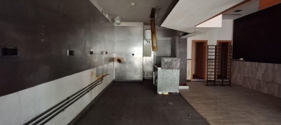 69m² Commercial property in Oviedo, Spain No. 149766 16