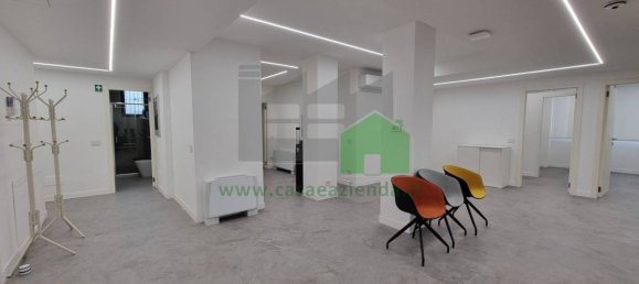 6 rooms Office in Cernusco sul Naviglio, Italy No. 74950 2