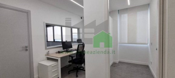 6 rooms Office in Cernusco sul Naviglio, Italy No. 74950 11