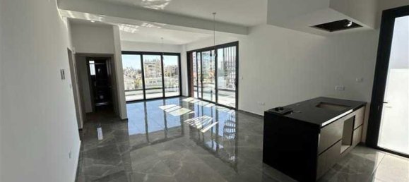 4 bedrooms Apartment in Limassol, Cyprus No. 16389 2