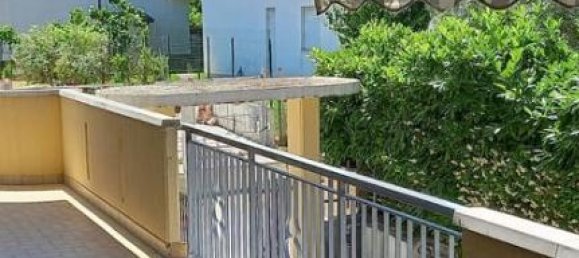 Квартира с 2 комнатами в Пинето, Италия № 14922 10