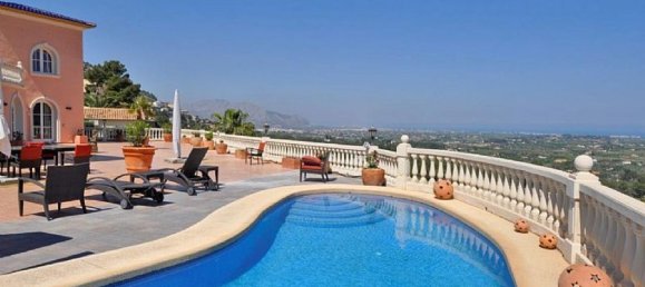 5 bedrooms Villa in Pedreguer, Spain No. 2526 4