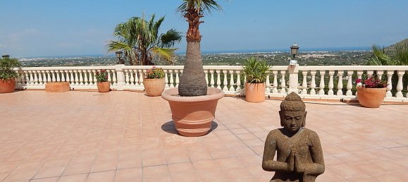 5 bedrooms Villa in Pedreguer, Spain No. 2526 8