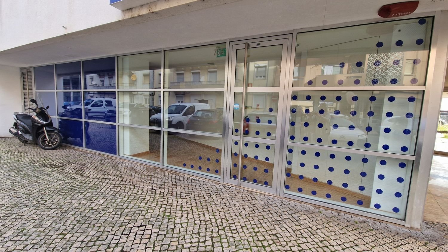 50m² Commercial property in Oeiras, Portugal No. 343663