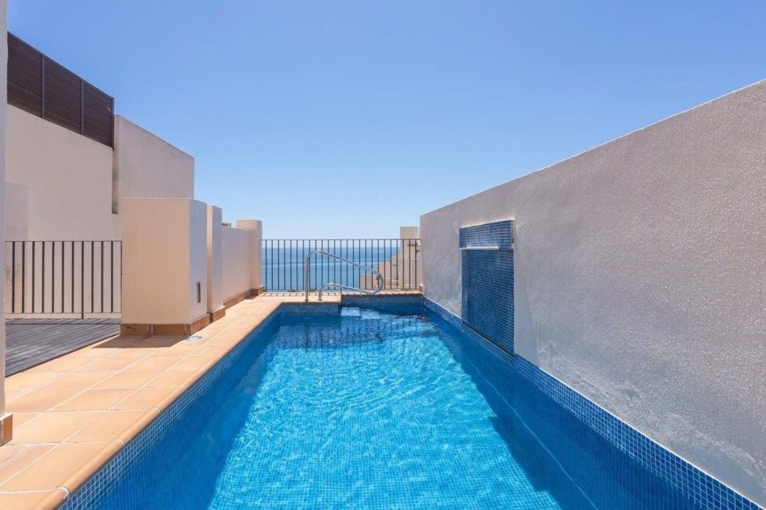2 bedrooms Penthouse in Estepona, Spain No. 51450