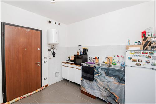 Gewerbliche Immobilie in San Giuliano Milanese, Italy 100m², Nr. 279208