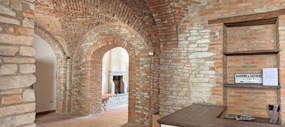 Gebäude in Canelli, Italy 1200m², Nr. 276052 5