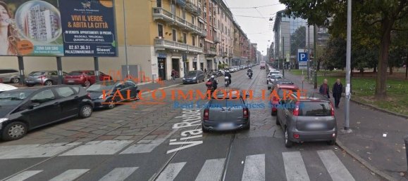 110m² Commercial property in Milan, Italy No. 350912 10