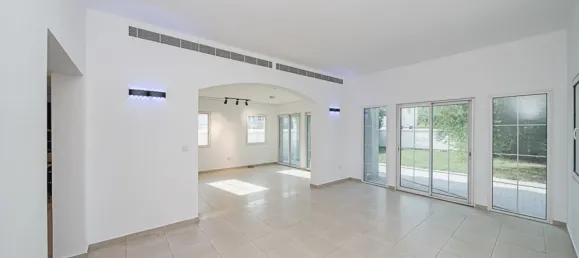 Таунхаус с 2 спальнями в Jumeirah Village Triangle, Дубай, ОАЭ № 108477 2