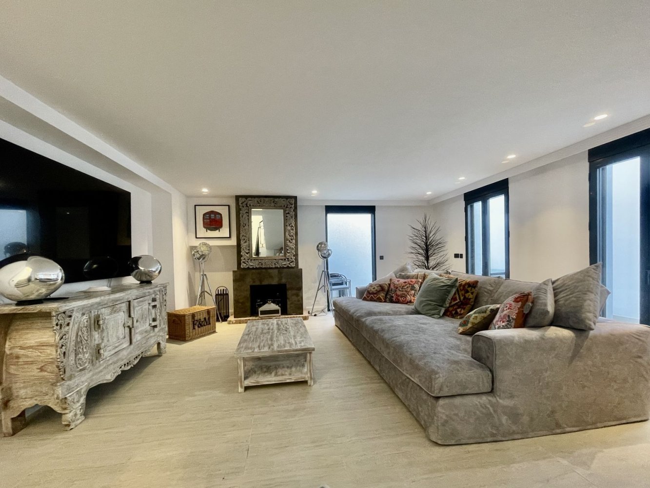 5 bedrooms Villa in Marbella, Spain No. 24706