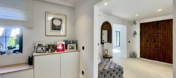 5 bedrooms Villa in Marbella, Spain No. 24706 29