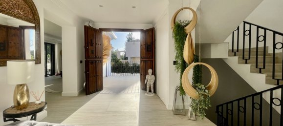 5 bedrooms Villa in Marbella, Spain No. 24706 25