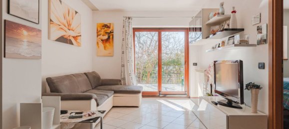 1 bedroom Apartment in Trieste, Italy No. 11105 5