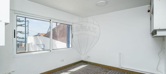 198m² Commercial property in Funchal, Portugal No. 64559 14