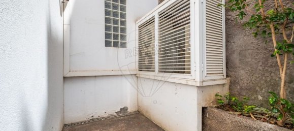 198m² Commercial property in Funchal, Portugal No. 64559 16