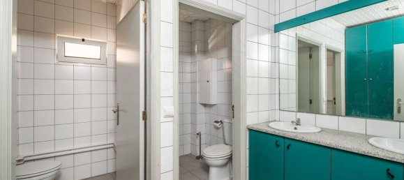 198m² Commercial property in Funchal, Portugal No. 64559 17