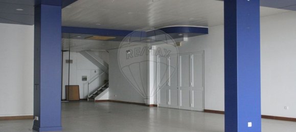 198m² Commercial property in Funchal, Portugal No. 64559 6