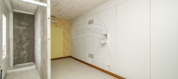 198m² Commercial property in Funchal, Portugal No. 64559 12