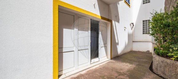 198m² Commercial property in Funchal, Portugal No. 64559 5