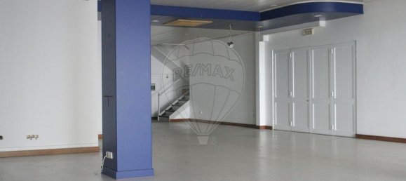 198m² Commercial property in Funchal, Portugal No. 64559 8