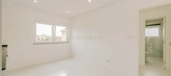 3 bedrooms Duplex in Loures, Portugal No. 137738 2
