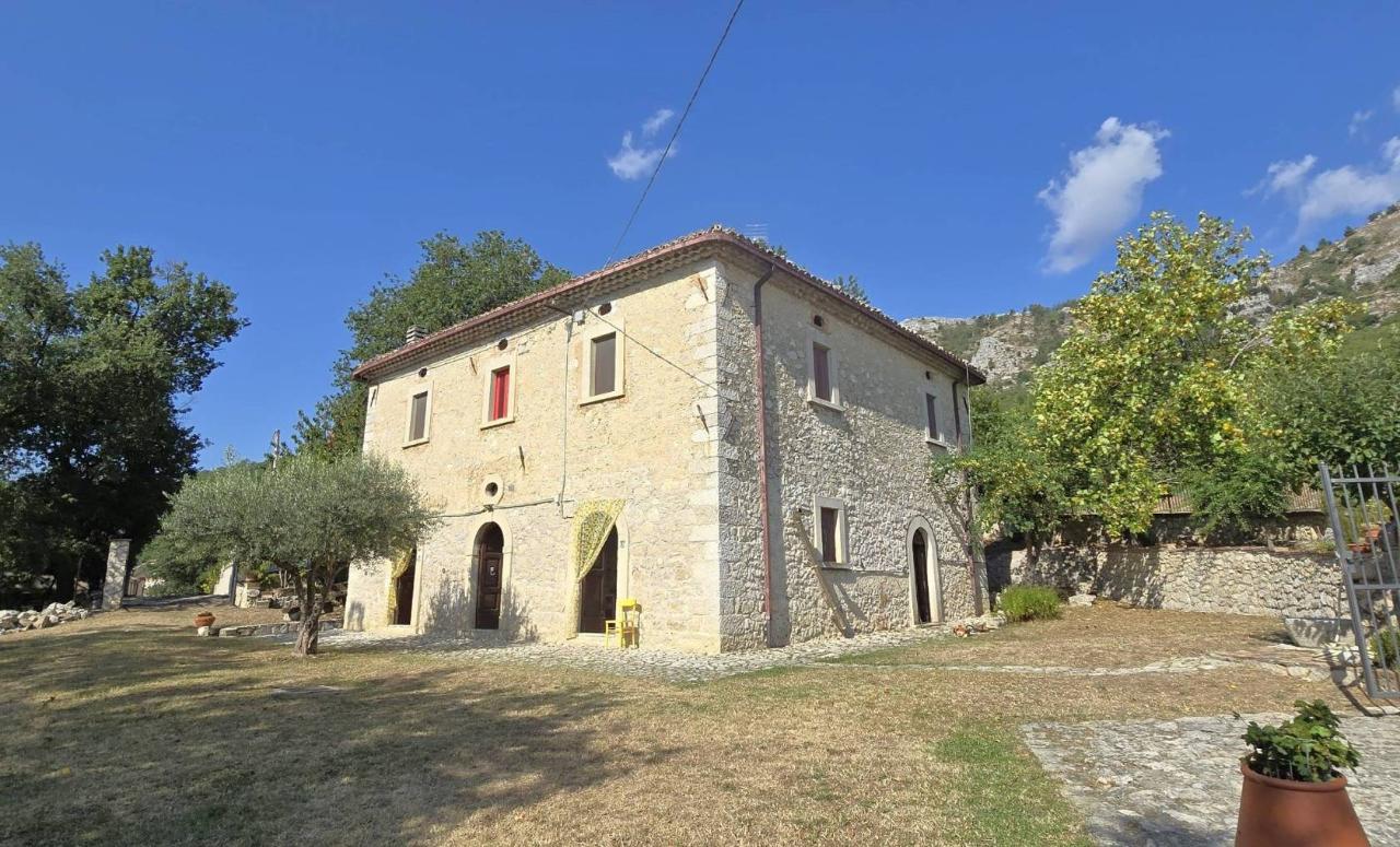 Villa de 6 divisões em Pescosansonesco, Italy N.º 24950