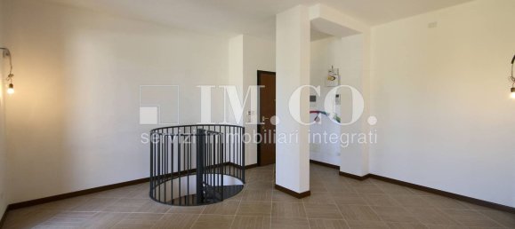 54m² Warehouse in Meda, Italy No. 87439 4