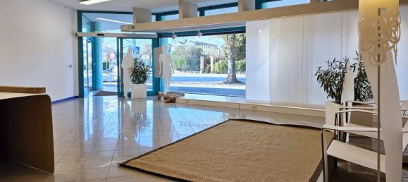 440m² Commercial property in Pordenone, Italy No. 258430 4