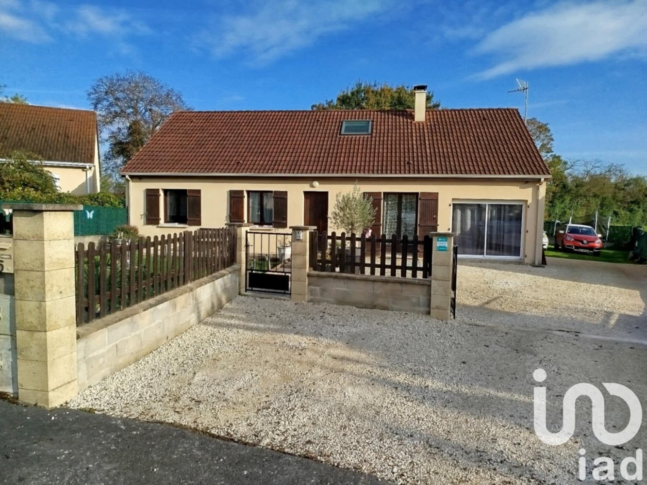 4 غرف نوم منزل في Saint-Germain-du-Puy, France رقم 160954