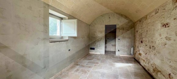 Дом с 5 комнатами в Челье Мессапика, Италия № 21635 8