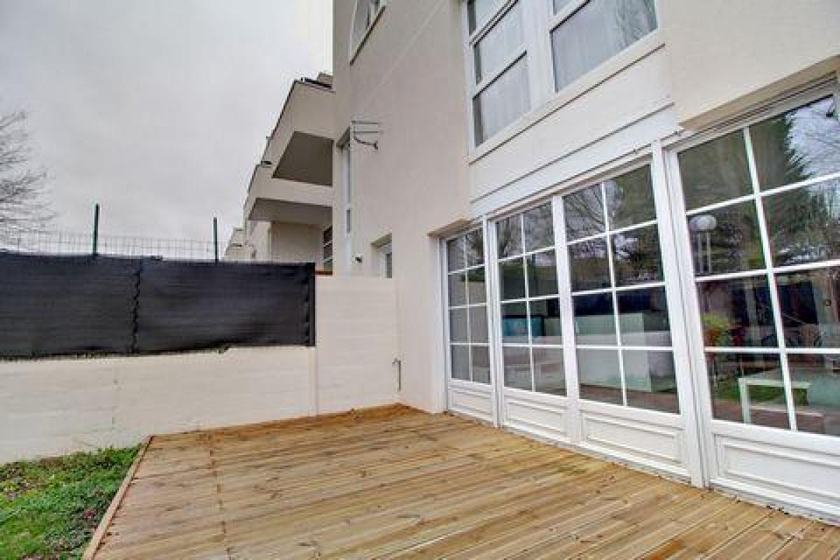 Кондоминиум  с 4 спальнями в Сержи, Франция № 29782