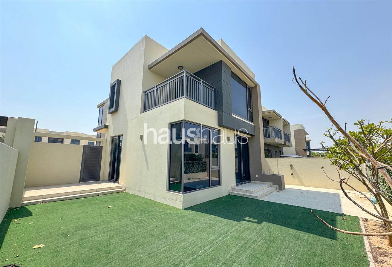 Вилла с 4 спальнями в Дубай Хилс Эстейт, ОАЭ № 100131