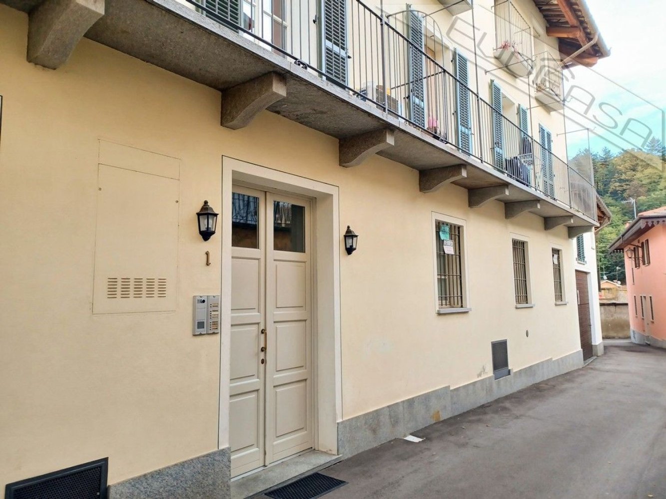 3 rooms Apartment in Barge, Italy No. 115435