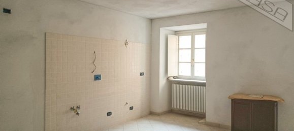 3 rooms Apartment in Barge, Italy No. 115435 9