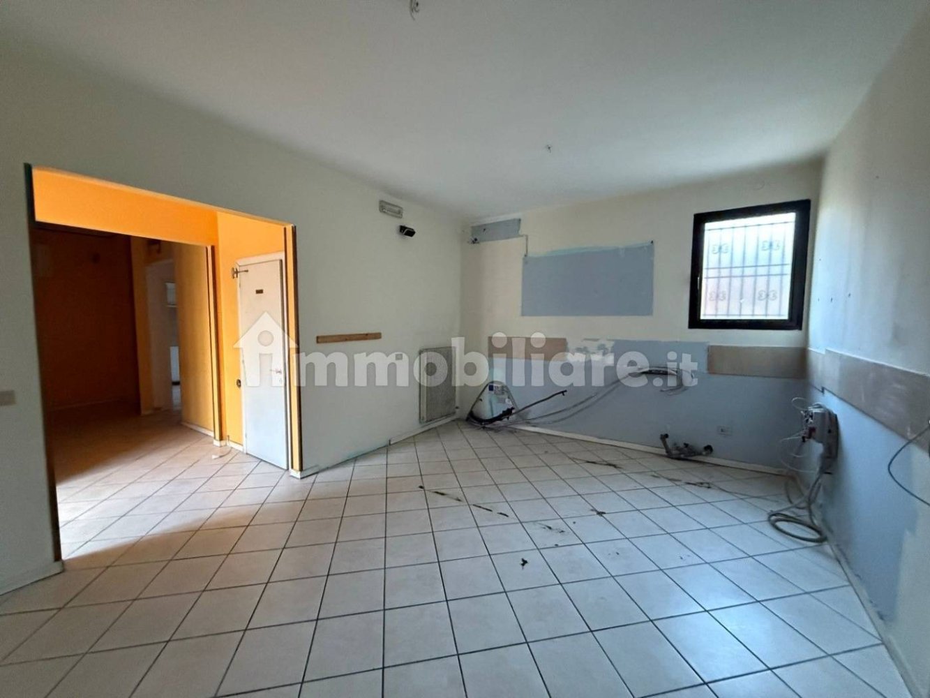 4 rooms Office in Vicenza, Italy No. 188551