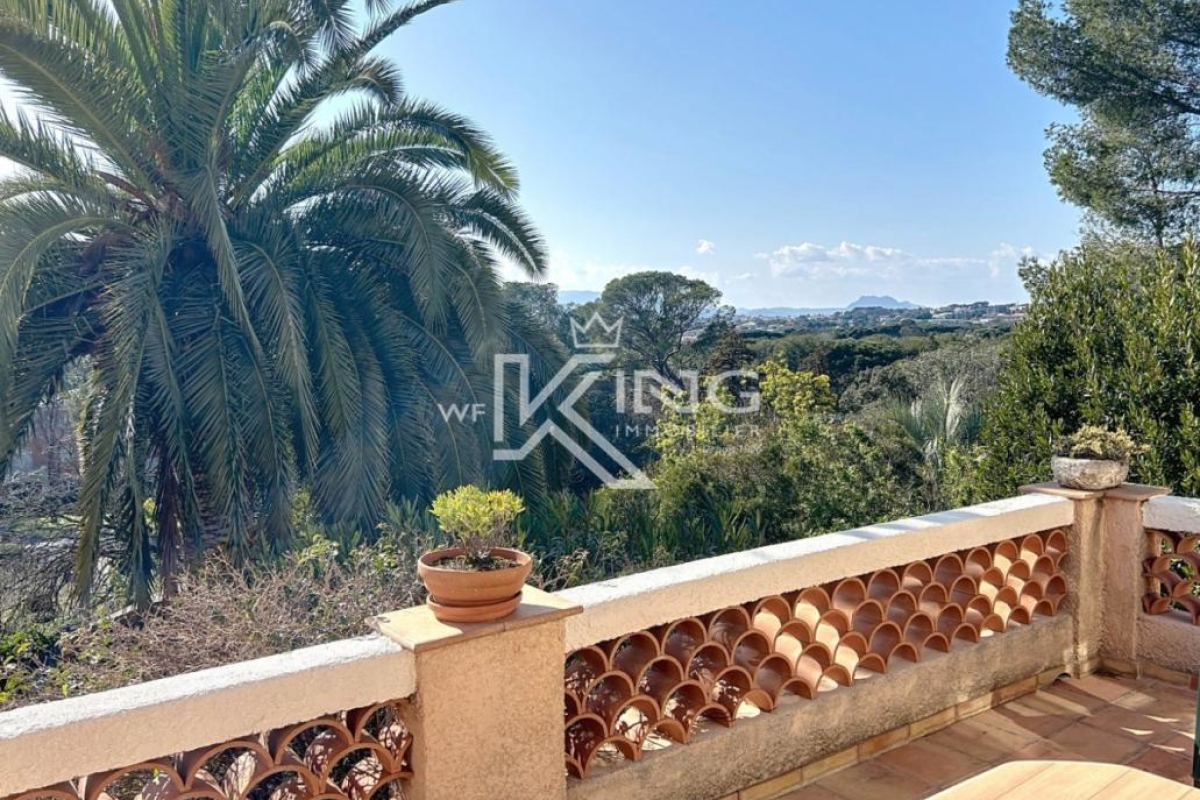 3 bedrooms Villa in Saint-Raphael, France No. 294140