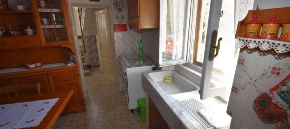 7 rooms House in Seravezza, Italy No. 123948 7