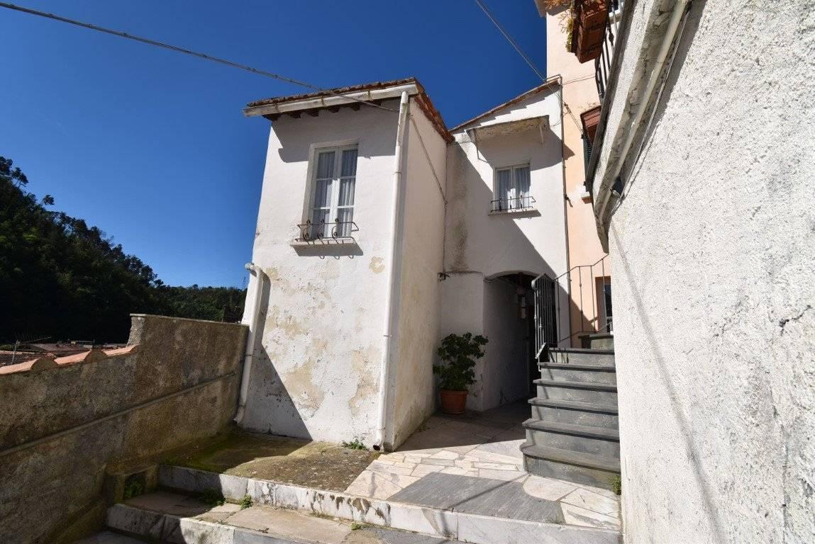 7 rooms House in Seravezza, Italy No. 123948