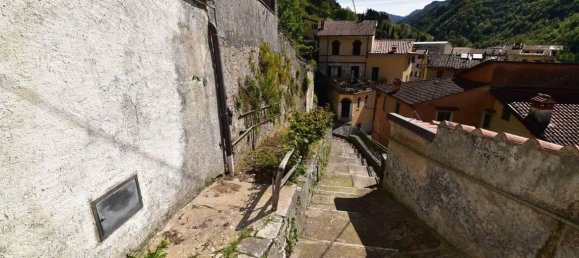 7 rooms House in Seravezza, Italy No. 123948 3