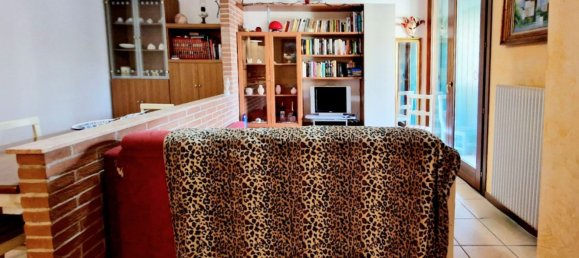 2 bedrooms Apartment in Casale di Scodosia, Italy No. 379565 3