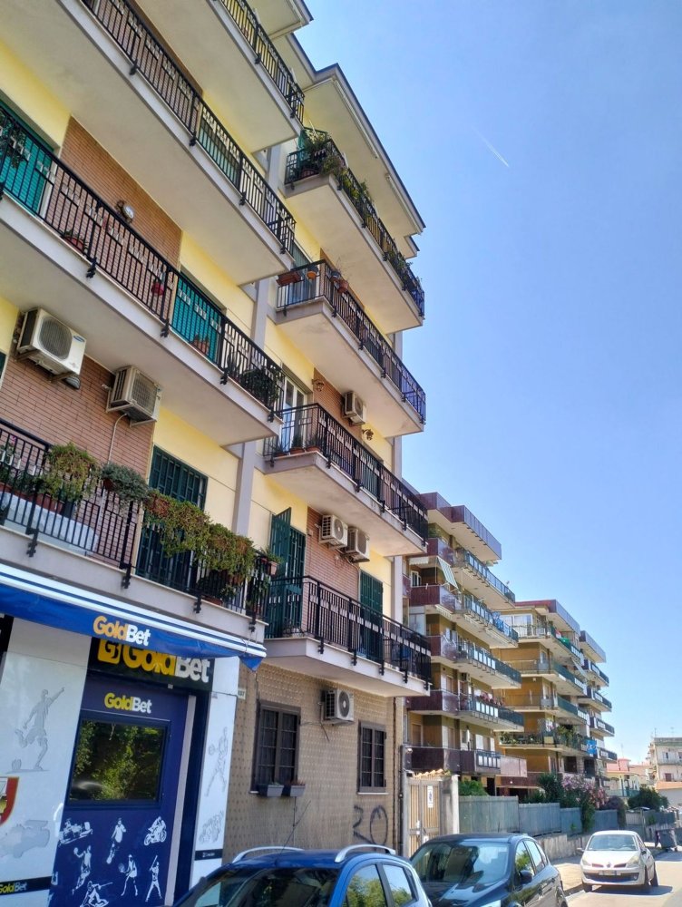 3 rooms Apartment in Naples, Italy No. 307153