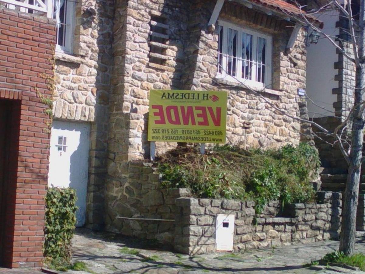 3 bedrooms House in Mar del Plata, Argentina No. 81975