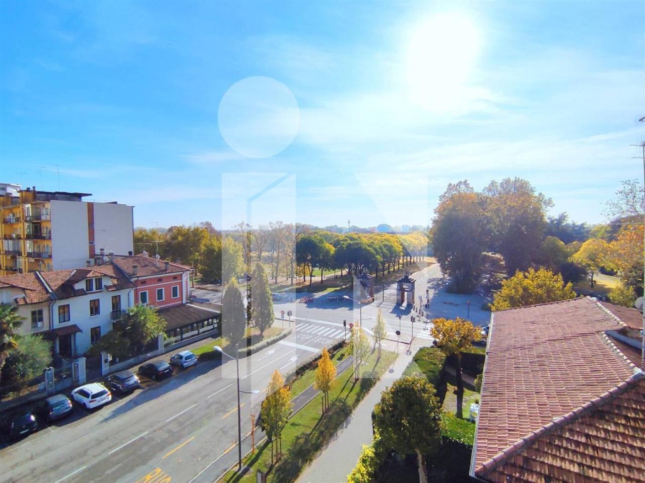 5 rooms Apartment in Mantua, Italy No. 242109