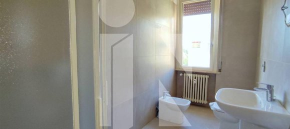 5 rooms Apartment in Mantua, Italy No. 242109 10