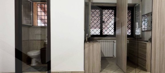 3 rooms Apartment in Rome, Italy No. 24949 11