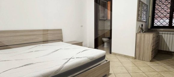 3 rooms Apartment in Rome, Italy No. 24949 3