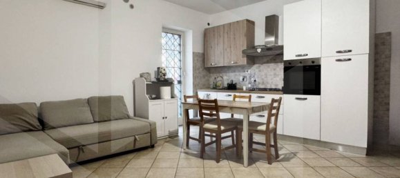 3 rooms Apartment in Rome, Italy No. 24949 2